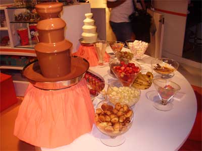 Evento com cascatas de chocolate da Mr Fondue